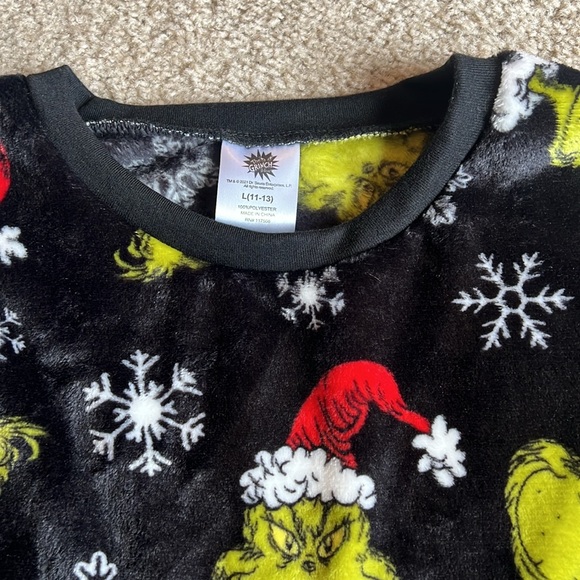 The Grinch plush long sleeve sweatshirt top green black red Christmas size Large - Picture 3 of 4